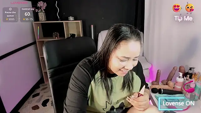 Snapshot of ThaliaBrooks_ chatting on 11-10-25, 04:22 ThaliaBrooks online show from 11-10-25, 04:22