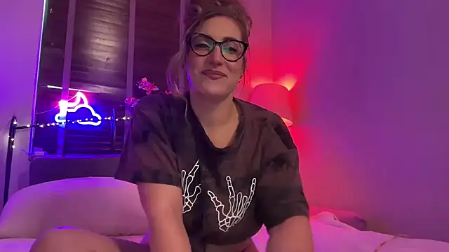 Snapshot of MistresssX chatting on 10-11-25, 07:23 MistresssX online show from 10-11-25, 07:23