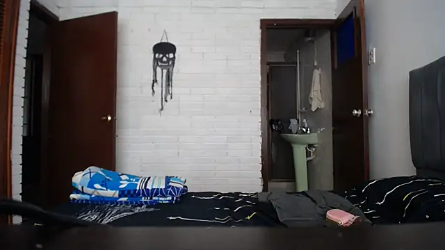 Naia Stant online show from 10-08-25, 06:27