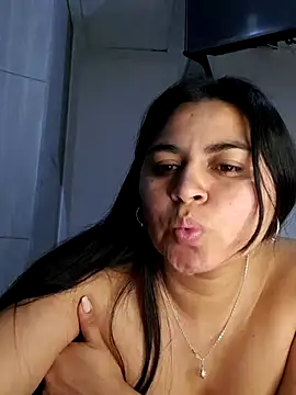 Snapshot of Llizxxy chatting on 02-24-26, 06:11 Llizxxy online show from 02-24-26, 06:11