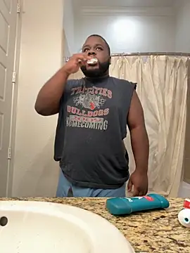 Snapshot of mistermidnightsnack chatting on 09-26-25, 05:17 mistermidnightsnack online show from 09-26-25, 05:17