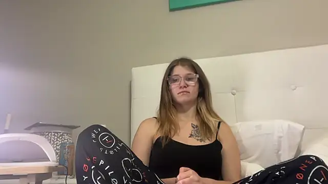 Snapshot of Riley_ray69 chatting on 05-01-26, 05:01 Riley ray69 online show from 05-01-26, 05:01