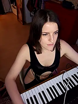 BelleFelicitas online show from 11-14-25, 05:11