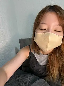 Snapshot of yuuhichan chatting on 10-13-25, 03:45 yuuhichan online show from 10-13-25, 03:45