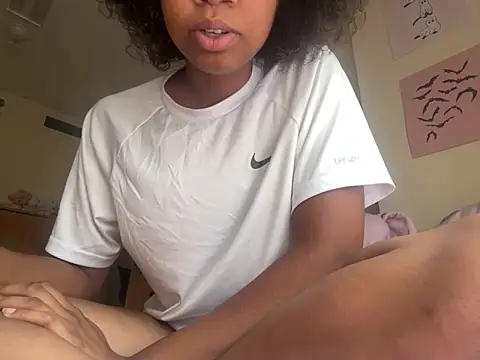 Snapshot of luvrgrllani chatting on 09-09-25, 08:30 luvrgrllani online show from 09-09-25, 08:30