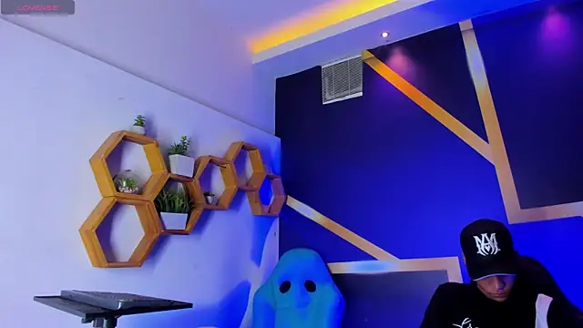 Snapshot of imperial_boys chatting on 09-10-25, 03:50 imperial boys online show from 09-10-25, 03:50