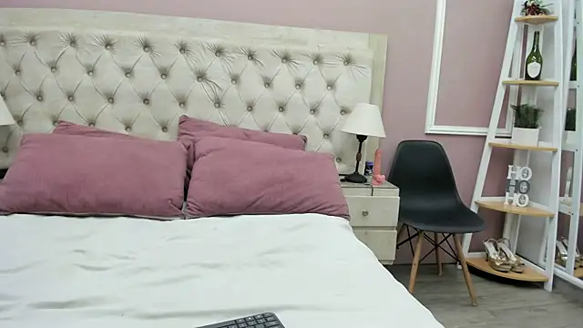 merlyaluna online show from 04-20-26, 07:15