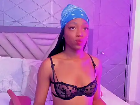 Snapshot of ElisabettaMonroy chatting on 11-14-25, 06:39 ElisabettaMonroy online show from 11-14-25, 06:39