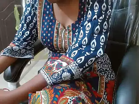 Snapshot of shallyji chatting on 10-14-25, 04:57 shallyji online show from 10-14-25, 04:57