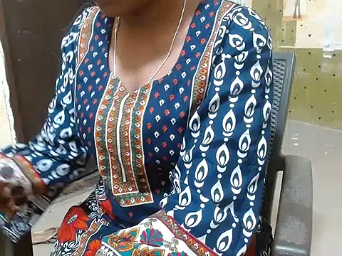 Snapshot of shallyji chatting on 10-28-25, 06:17 shallyji online show from 10-28-25, 06:17