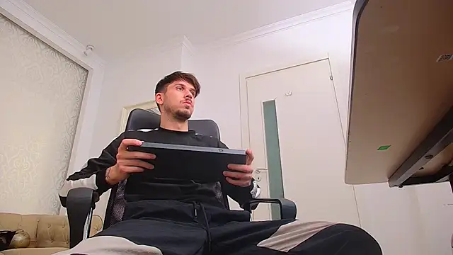 JonahShaw online show from 09-26-25, 04:27