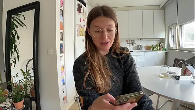 Scorpion Peach online show from 09-17-25, 10:17