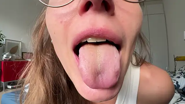 Scorpion Peach online show from 10-09-25, 02:26