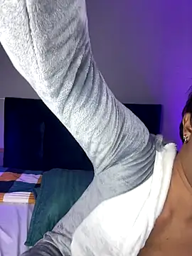 Leo Savage  online show from 09-18-25, 04:47