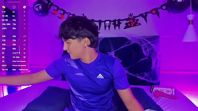 Leo Savage  online show from 10-21-25, 04:35