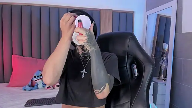 misstomie  online show from 11-28-25, 03:47