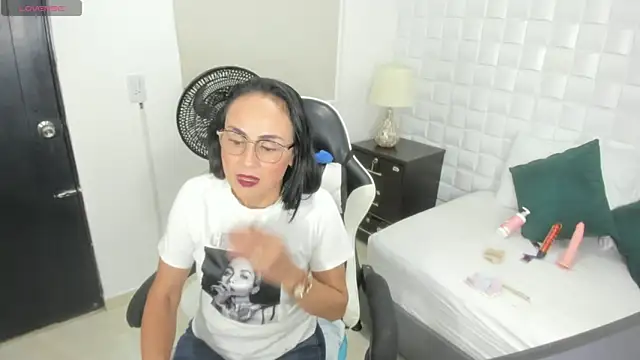 Snapshot of yulitza1025 chatting on 02-10-26, 12:09 yulitza1025 online show from 02-10-26, 12:09