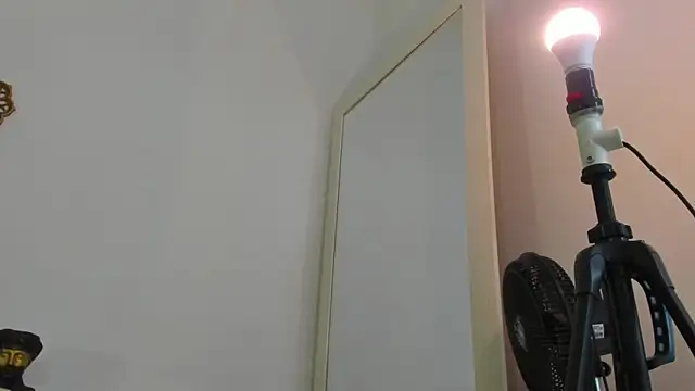 Snapshot of _Tarekk_ chatting on 10-15-25, 05:35 Tarekk online show from 10-15-25, 05:35