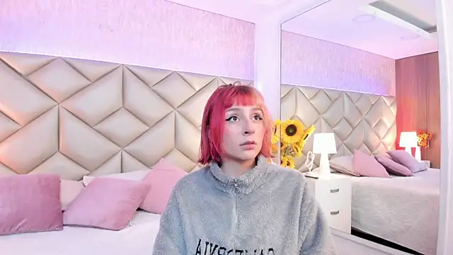 dafnne hall online show from 12-04-25, 04:22