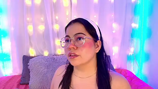 LilyRousee online show from 12-17-25, 01:44