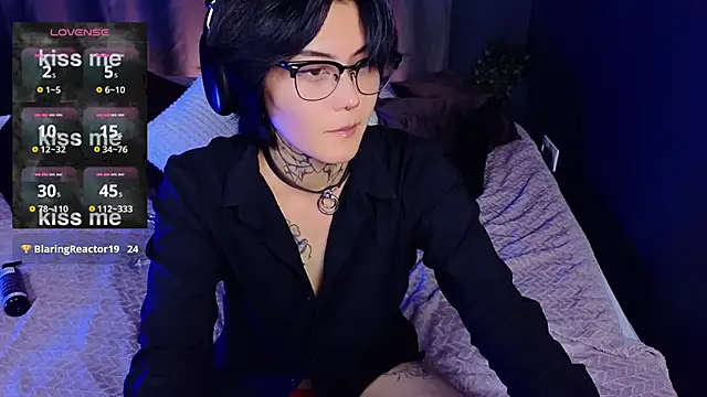 GothXRaven online show from 10-03-25, 04:04