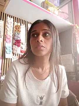 Snapshot of hotshreya69 chatting on 09-21-25, 07:32 hotshreya69 online show from 09-21-25, 07:32
