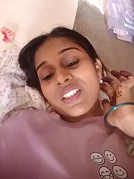 Snapshot of hotshreya69 chatting on 10-08-25, 08:23 hotshreya69 online show from 10-08-25, 08:23