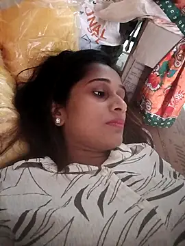 Snapshot of hotshreya69 chatting on 10-17-25, 08:39 hotshreya69 online show from 10-17-25, 08:39