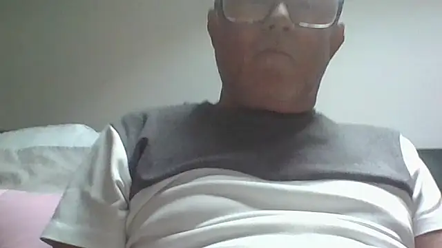 Snapshot of naughtygrandad1 chatting on 05-06-26, 05:51 naughtygrandad1 online show from 05-06-26, 05:51