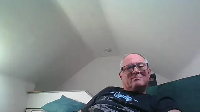Snapshot of naughtygrandad1 chatting on 05-11-26, 06:27 naughtygrandad1 online show from 05-11-26, 06:27