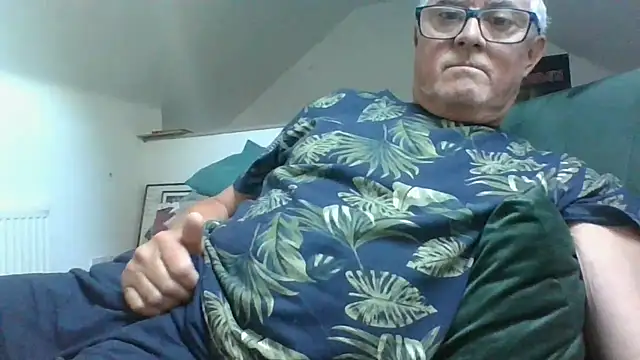 Snapshot of naughtygrandad1 chatting on 05-13-26, 08:01 naughtygrandad1 online show from 05-13-26, 08:01