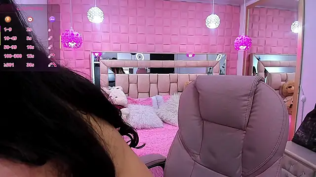  laaura  online show from 11-06-25, 06:20