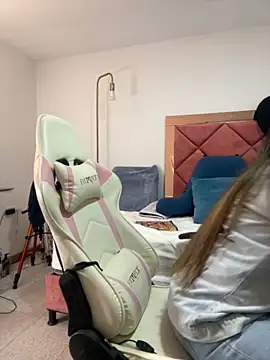 Snapshot of emma_hot2006 chatting on 10-17-25, 03:36 emma hot2006 online show from 10-17-25, 03:36