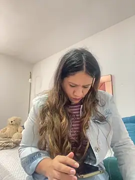 Snapshot of emma_hot2006 chatting on 10-27-25, 03:49 emma hot2006 online show from 10-27-25, 03:49