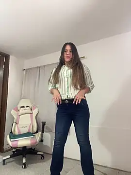 Snapshot of emma_hot2006 chatting on 11-14-25, 05:11 emma hot2006 online show from 11-14-25, 05:11