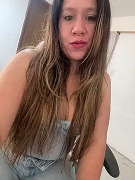 Snapshot of emma_hot2006 chatting on 11-30-25, 05:17 emma hot2006 online show from 11-30-25, 05:17