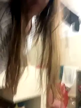 Snapshot of emma_hot2006 chatting on 12-04-25, 11:13 emma hot2006 online show from 12-04-25, 11:13