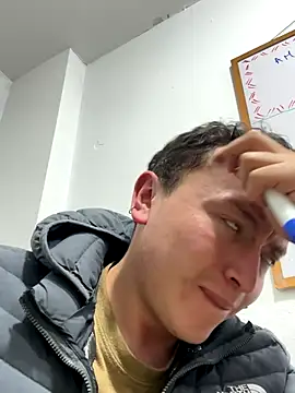 Snapshot of Robert2_honey chatting on 10-05-25, 08:01 Robert2 honey online show from 10-05-25, 08:01