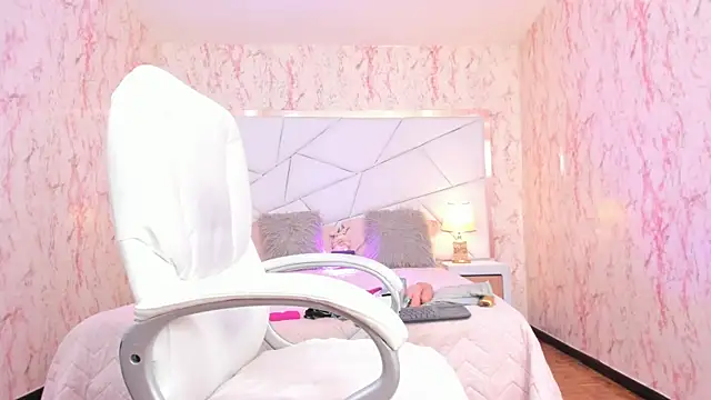 Emily Whinfre online show from 10-02-25, 08:27