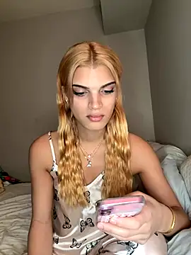 Snapshot of AriDaBratzDoll chatting on 09-26-25, 04:44 AriDaBratzDoll online show from 09-26-25, 04:44