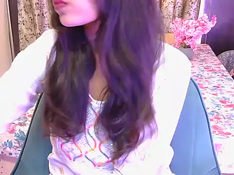 hoty-priya online show from 12-19-25, 04:41