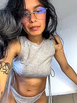 Melissa coch online show from 10-12-25, 03:22