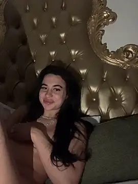 itsyourgirltee online show from 04-20-26, 03:42