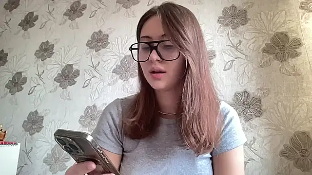 Snapshot of StellarAlice chatting on 11-30-25, 10:30 StellarAlice online show from 11-30-25, 10:30