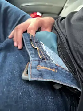 Snapshot of Xarkomm chatting on 03-03-26, 09:31 Xarkomm online show from 03-03-26, 09:31