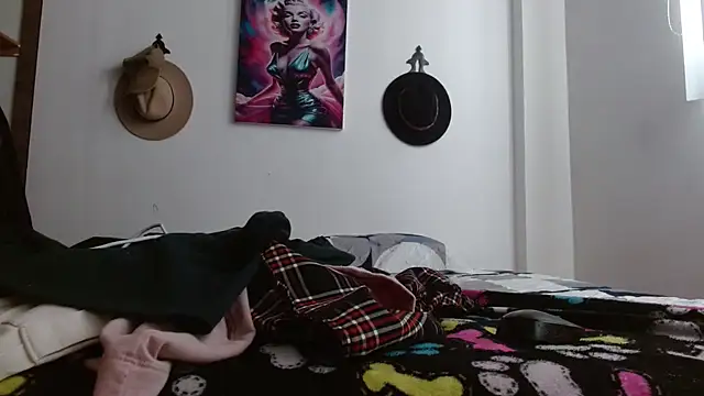 Snapshot of Crystal_Star_ chatting on 03-02-26, 02:35 Crystal Star online show from 03-02-26, 02:35