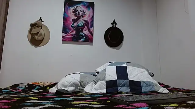 Snapshot of Crystal_Star_ chatting on 03-08-26, 11:14 Crystal Star online show from 03-08-26, 11:14