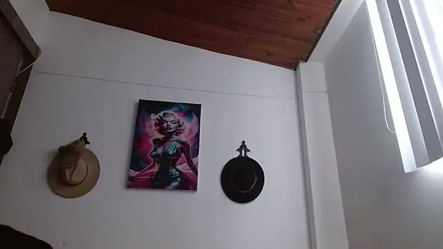 Snapshot of Crystal_Star_ chatting on 03-12-26, 12:44 Crystal Star online show from 03-12-26, 12:44