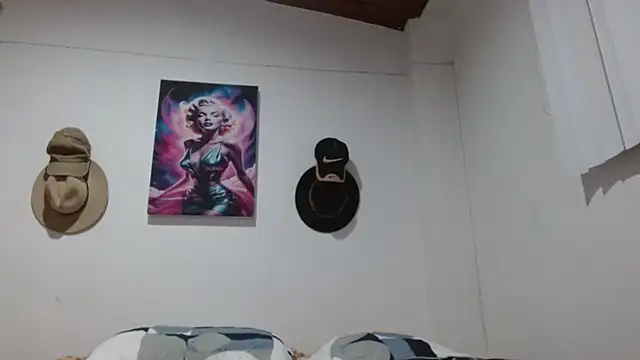 Snapshot of Crystal_Star_ chatting on 03-23-26, 09:13 Crystal Star online show from 03-23-26, 09:13