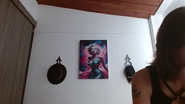 Snapshot of Crystal_Star_ chatting on 04-09-26, 01:38 Crystal Star online show from 04-09-26, 01:38